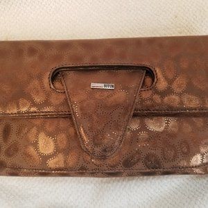 Efficient and elegant clutch.